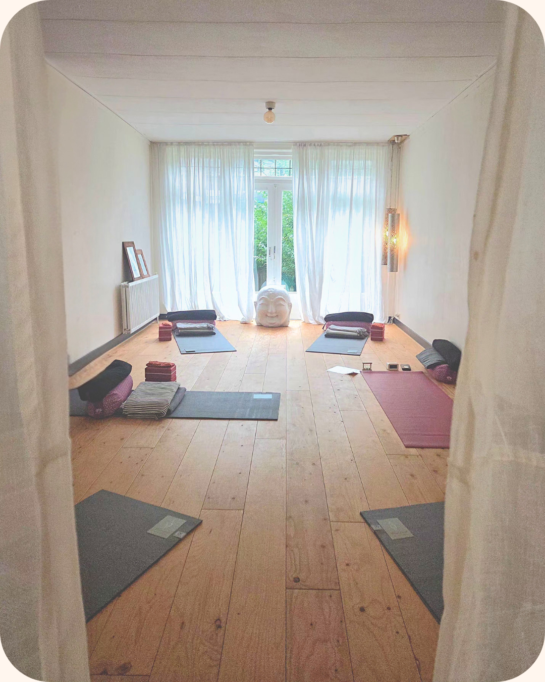 Sfeervolle Yogaruimte voor Yin Yoga in Rotterdam